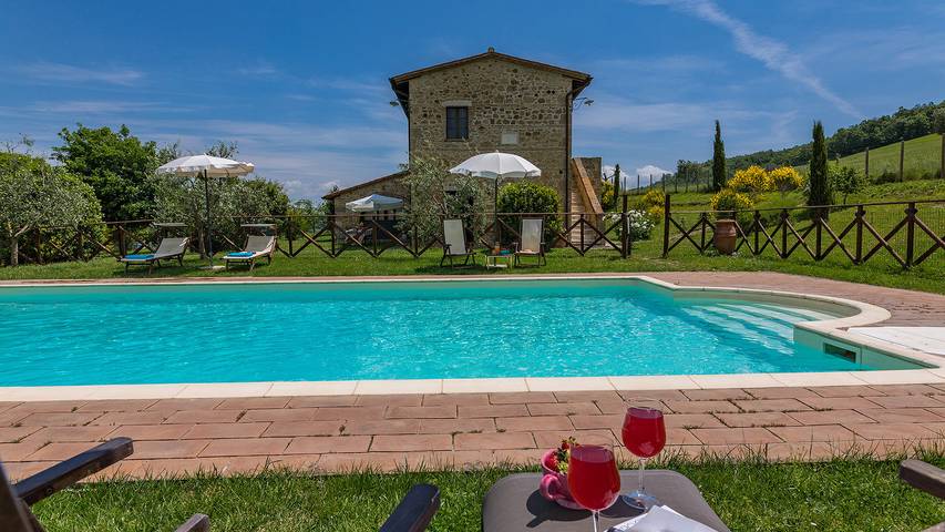 Villa pour 8 personnes, avec jardin et jacuzzi, animaux acceptés dans Val d'Orcia - 2