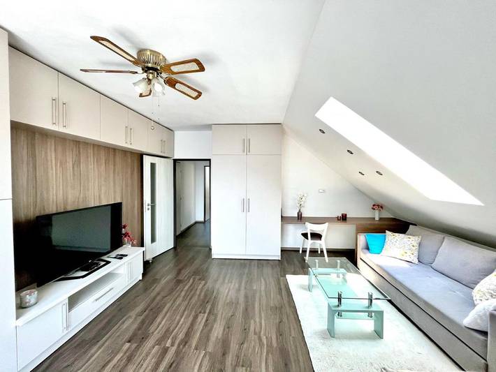 Ferienwohnung für 4 Personen, mit Balkon und Whirlpool sowie Garten und Ausblick in Žabovřesky