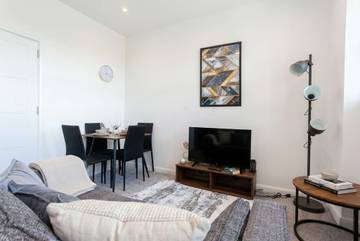 Vacation Rental for 4 Guests in Bolton, Greater Manchester, Picture 3