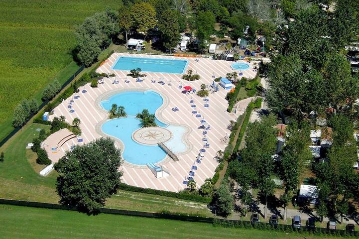Ferienhaus für 6 Personen, mit Garten und Terrasse sowie Kinderpool und Pool in Caorle