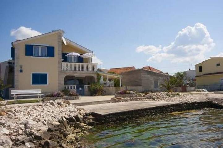 Ganze Wohnung, 1-Zimmer-Ferienwohnung am Strand Krapanj, Sibenik in Krapanj, Krapanj (Kroatische Adria)