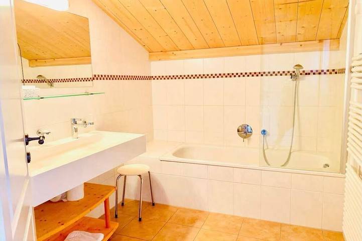 Ferienwohnung für 9 Personen, mit Terrasse in Lech am Arlberg - 3