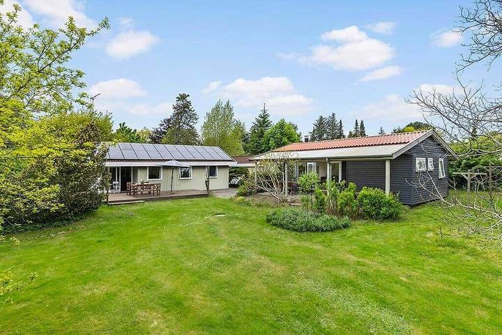Ferieudlejning for 8 personer, med Terrasse i Halsnæs