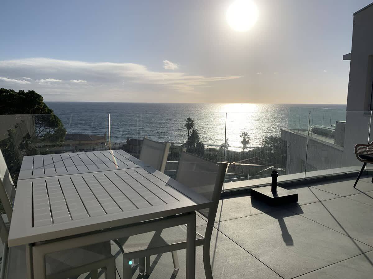 Entire apartment, Panoramic sea view/Swimming pool/Close to beach and town centre in Les Issambres, Roquebrune-sur-Argens