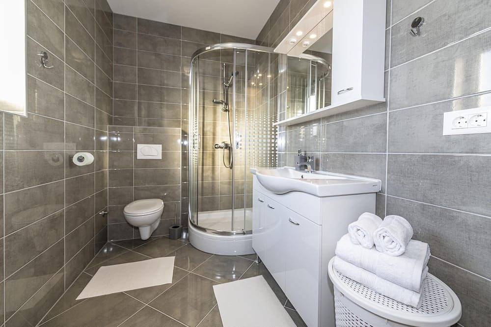 Exklusive Villa mit großzügigem Poolbereich in Sveti Lovreč Pazenatički, Zentralistrien