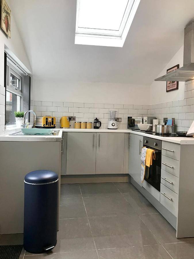 Entire apartment, Stylish 3 bedroom house only 5 mins from M6/M58 in Wigan, Greater Manchester