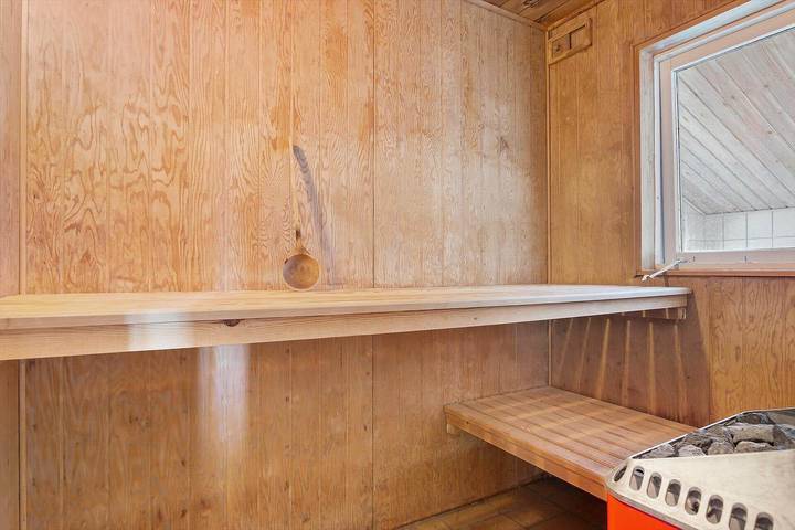 Ferienhaus für 6 Personen, mit Terrasse und Whirlpool sowie Sauna in Grønhøj Strand - 4
