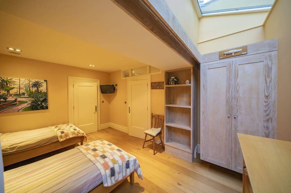 Wild Atlantic view, 5000sq ft in West Cork in Kilfaughnabeg, County Cork