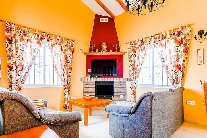 Fantastisches Chalet speziell für Familien angezeigt. in Alcaucín, Cordillera Penibética