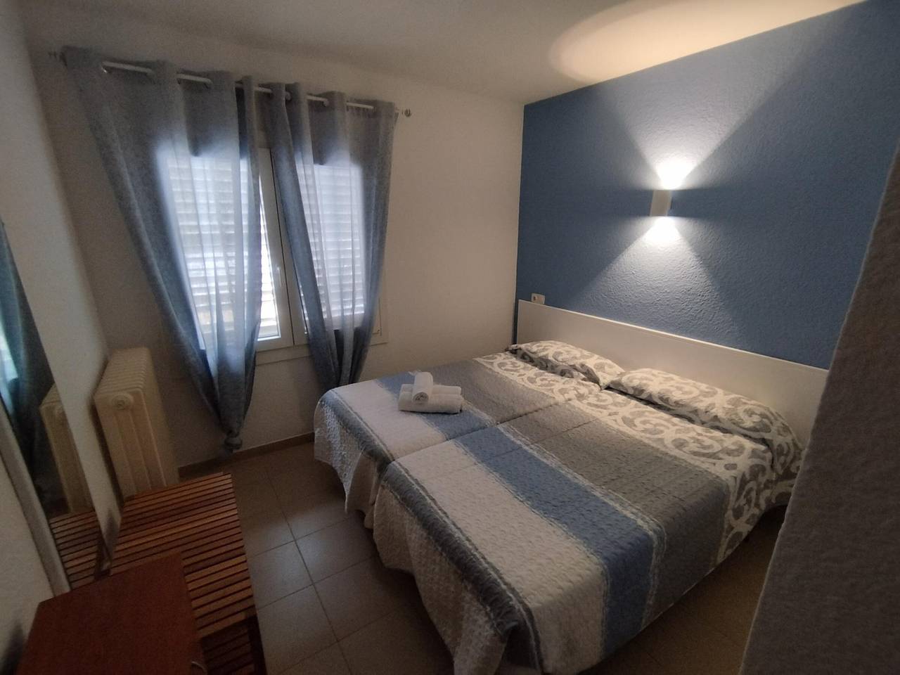 Ganze Wohnung, Apartment am Strand in Lloret de Mar mit Schlafzimmer und Wohnzimmer für 4 Pers. in Central Lloret de Mar, Lloret de Mar