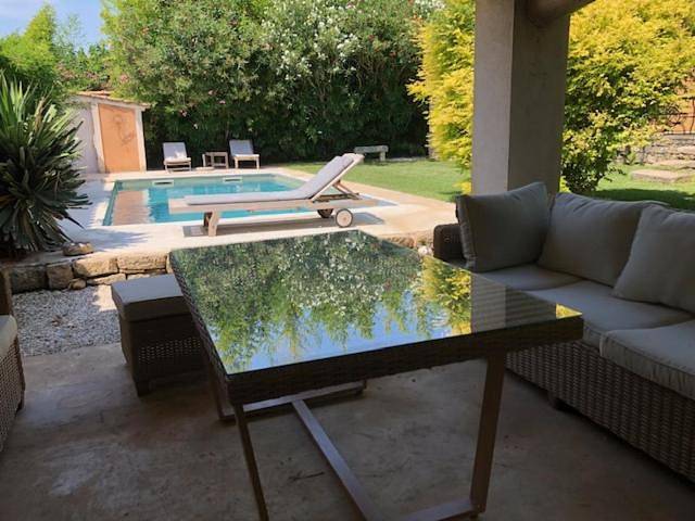 Location de vacances pour 6 personnes, avec vue ainsi que piscine et terrasse, animaux acceptés à Caromb - 2