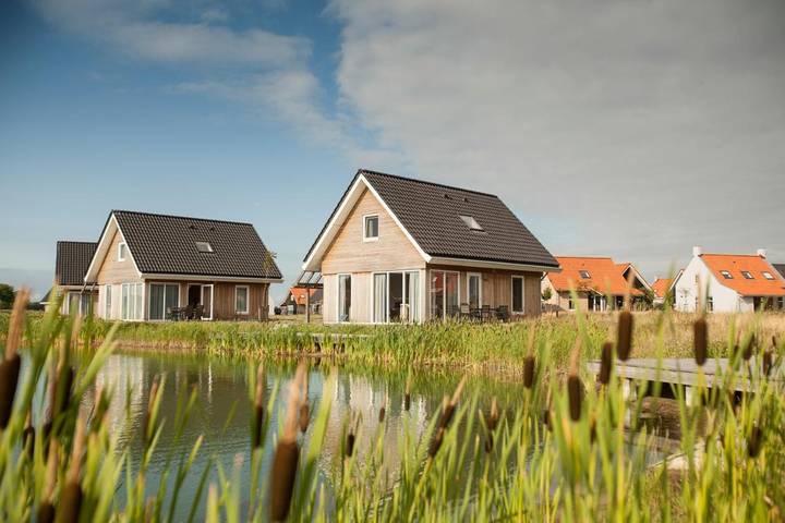 Vakantiepark voor 4 personen, with terras and zwembad as well as kinderzwembad in Zeeuws-Vlaanderen