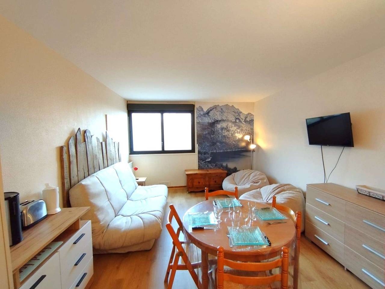 Entire studio, Cozy studio for 4 in St-Lary with equipped kitchenette in Saint-Lary-Soulan, Pyrenees National Park