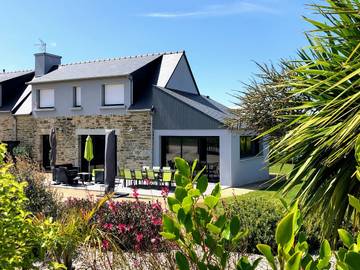 Gîte pour 9 personnes, avec jardin ainsi que piscine et terrasse à Coatréven
