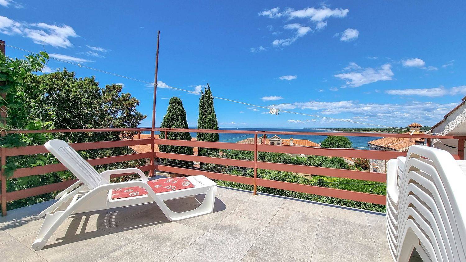 Ganze Wohnung, Lauschiges Apartment nur 100 Meter zum Strand mit Panoramablick, Liegebereich, Grill in Dajla, Umag und Umgebung