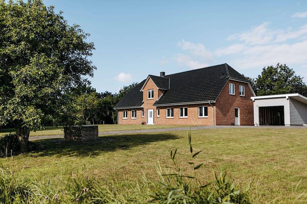 Ferienhaus Hof Bombüll, an der Nordsee, absolute Alleinlage, Hunde willkommen in Klanxbüll, Nordfriesland