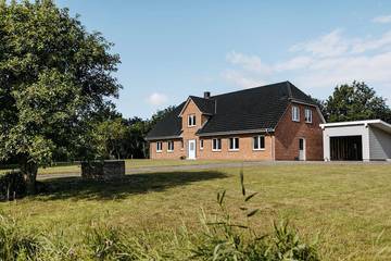 Ferienhaus für 6 Personen, mit Whirlpool und Garten in Klanxbüll