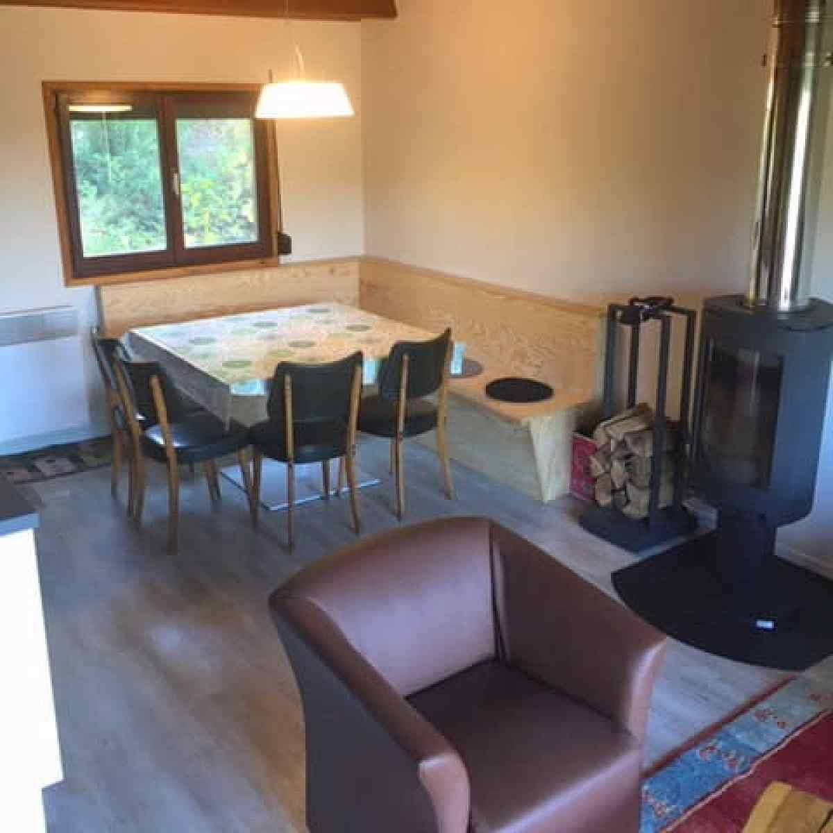 Comfortabel chalet voor 8 personen in de Ardennen. in Jupille, Rendeux