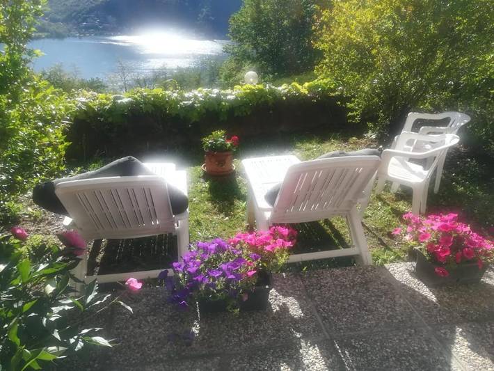 Bed and Breakfast für 2 Personen, mit Terrasse und Garten sowie Seeblick und Ausblick in Brusimpiano Gemeinde