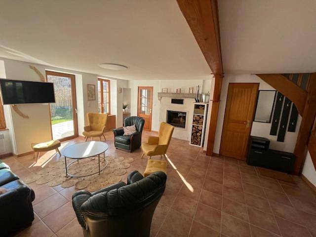 Location de vacances pour 8 personnes, avec jardin dans Ébreuil - 4