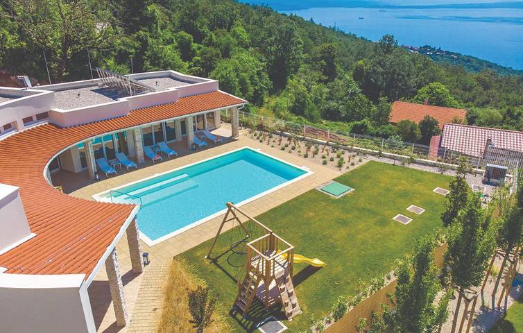 Ferienhaus für 8 Personen, mit Sauna und Garten sowie Terrasse in Kroatien