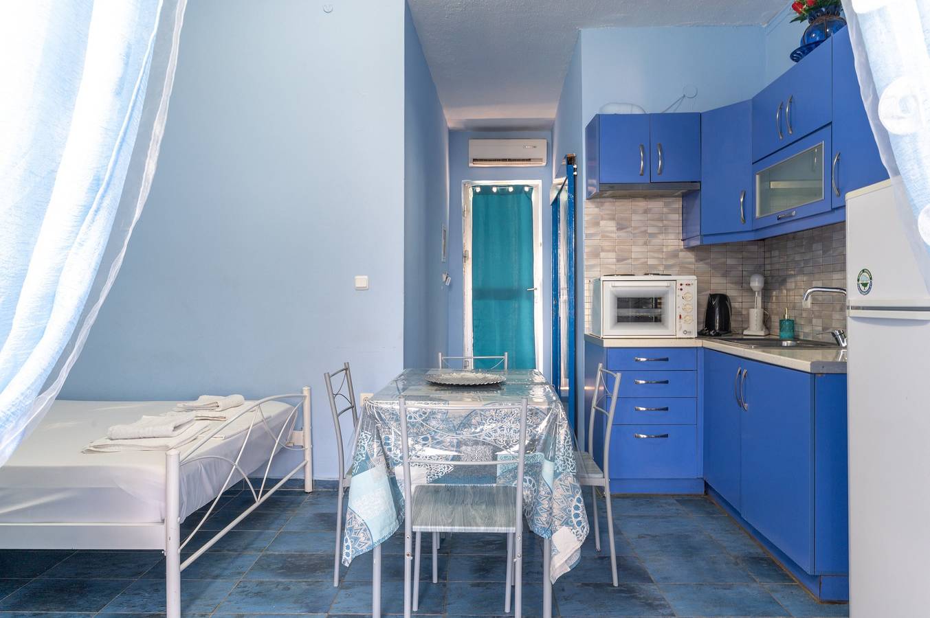 Entire apartment, Apartment 'Posidonas' with Sea View, Wi-Fi and Air Conditioning in Islands of Attika region