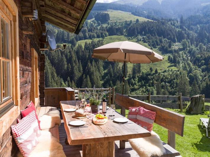 Chalet für 8 Personen, mit Balkon und Terrasse sowie Garten und Ausblick