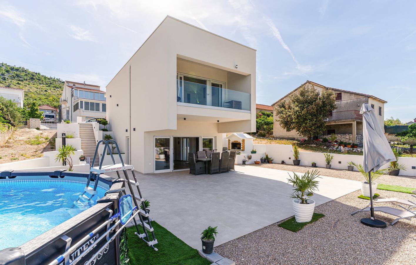 Charmante 2-Zimmer-Wohnung mit Meerblick, Terrasse und moderner Ausstattung in Raslina, Šibenik-Knin