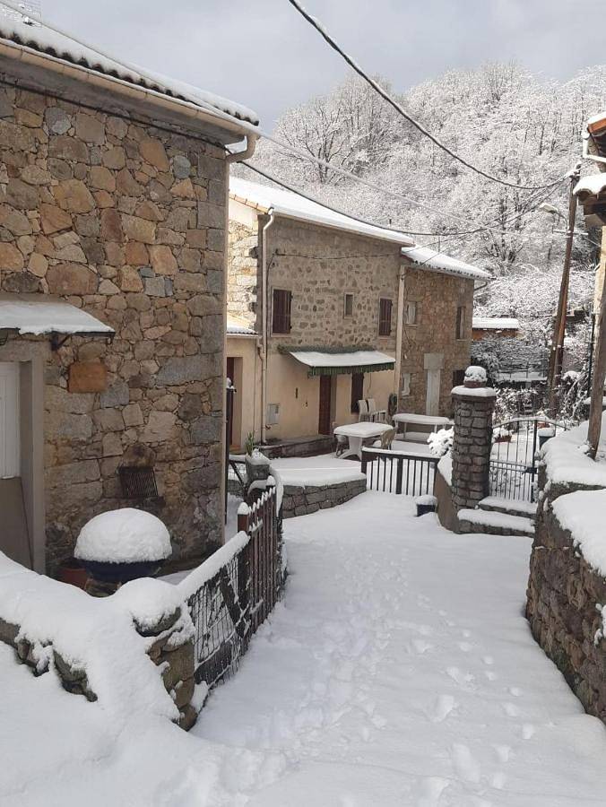 Location de vacances pour 2 personnes, avec terrasse, animaux acceptés à Bastelica - 4