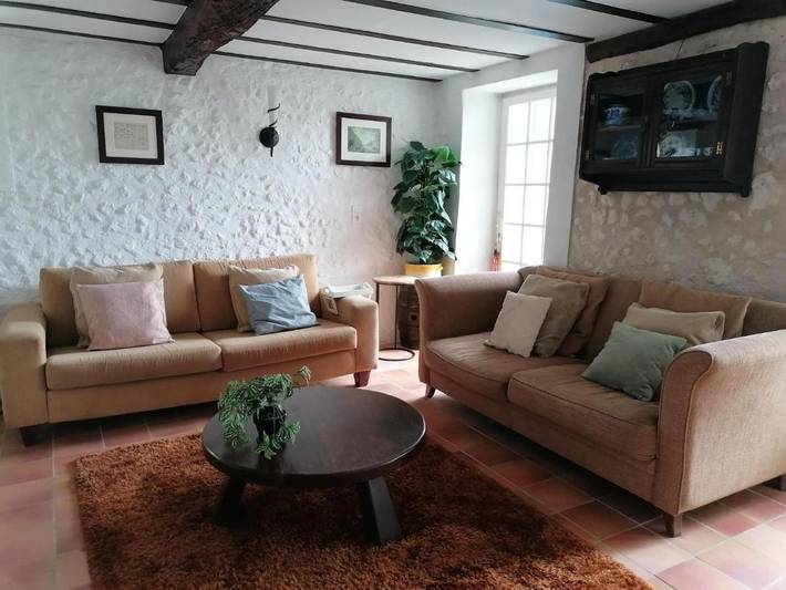 Location de vacances pour 10 personnes, avec Terrasse ainsi que Jardin et Piscine à Lusignac - 3