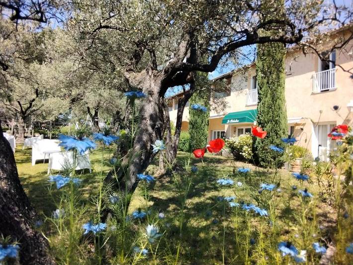 Hôtel pour 2 personnes, avec Terrasse ainsi que Jardin et Piscine