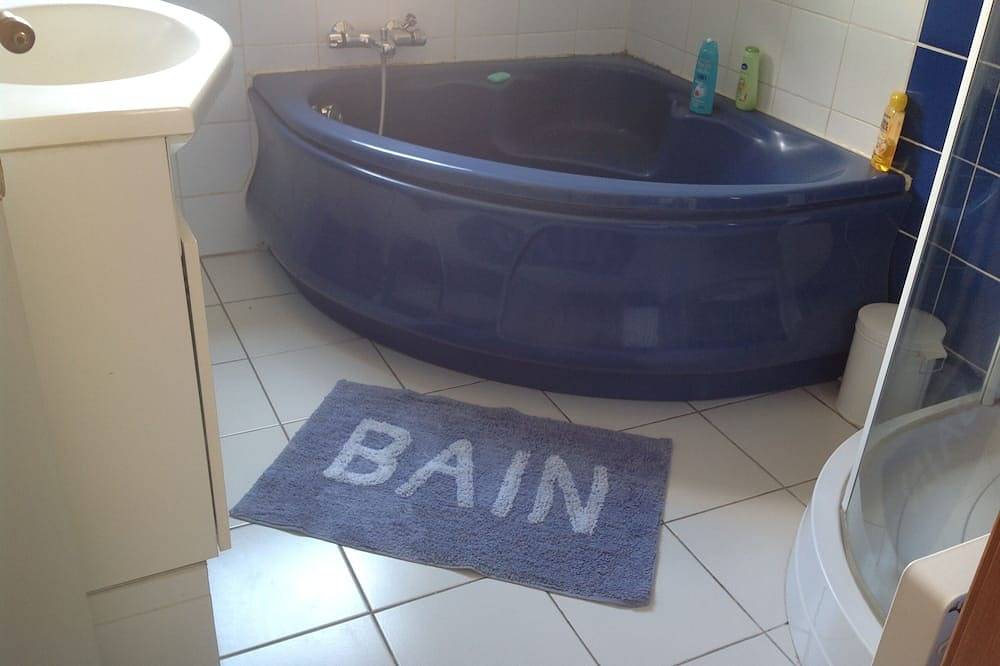 Jolie maison 2 chambres lalinde entourée de nature, de ruisseaux, et vue riviere in Lalinde, Périgord Pourpre