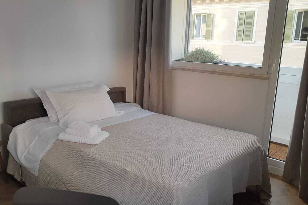 Entire apartment, Super comfortable apartment for couples or families, St. John. in Rome, Rome Province