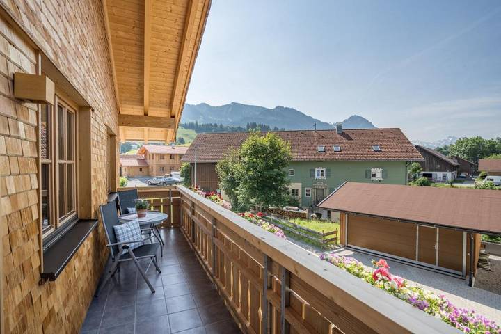 Ferienwohnung für 5 Personen, mit Balkon und Terrasse sowie Ausblick in Hinang