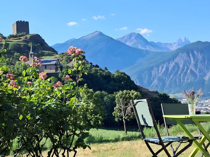 Hel lejlighed, Apartment 'T2' with Mountain View, Private Garden and Wi-Fi in La Tour-en-Maurienne, Massif de la Vanoise