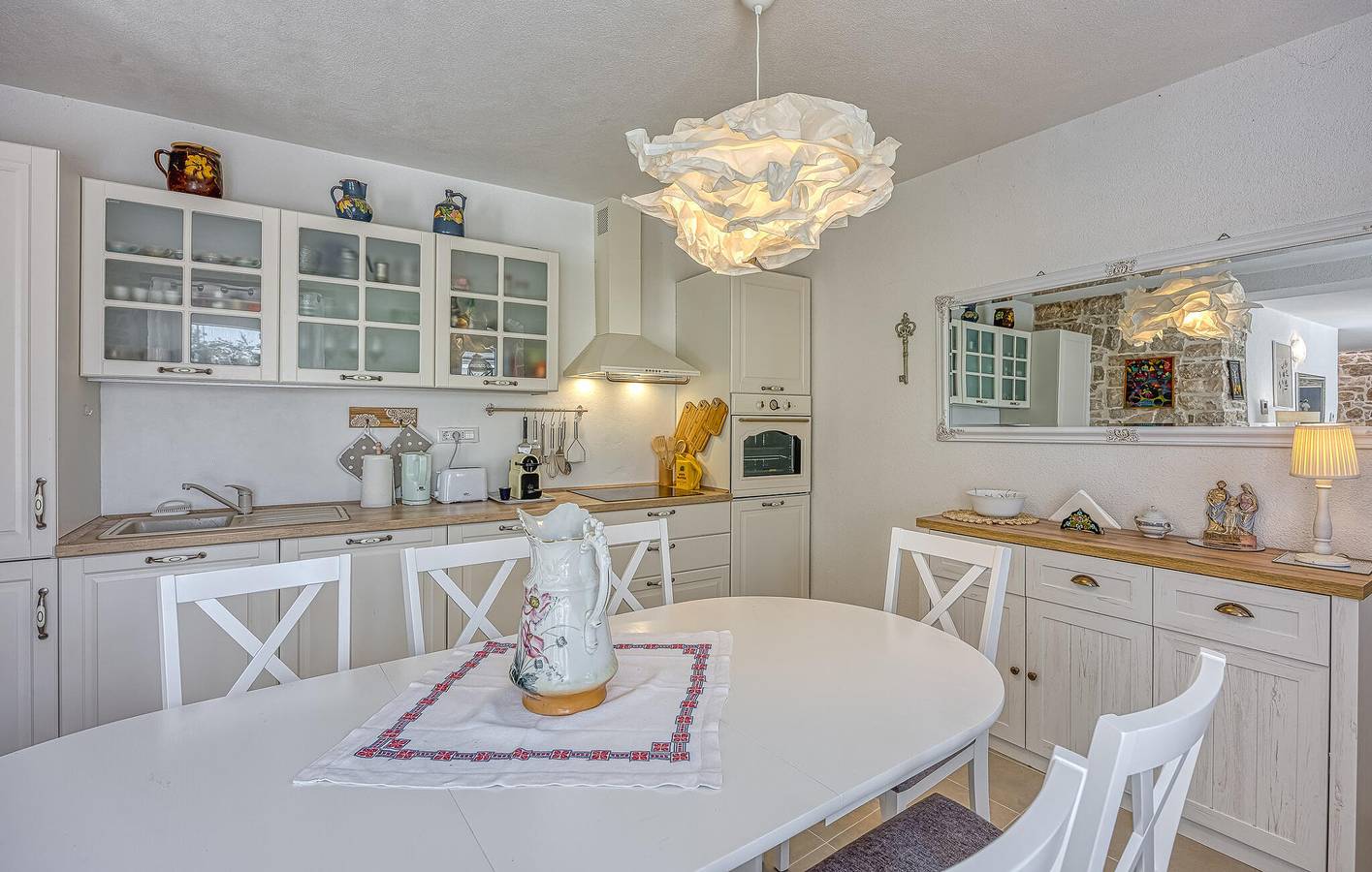 Gemütliche 200 m² große Wohnung mit Pool, Parkplatz und WLAN in der Nähe des Selina City Center in Selina, Zentralistrien