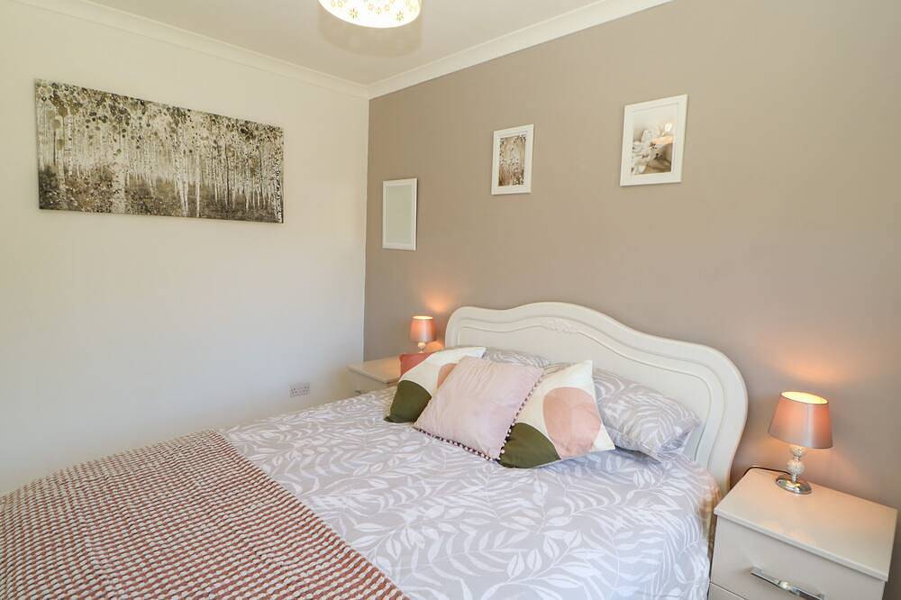 Bankwell Cottage, pet friendly, with open fire in Sunniside in Gateshead