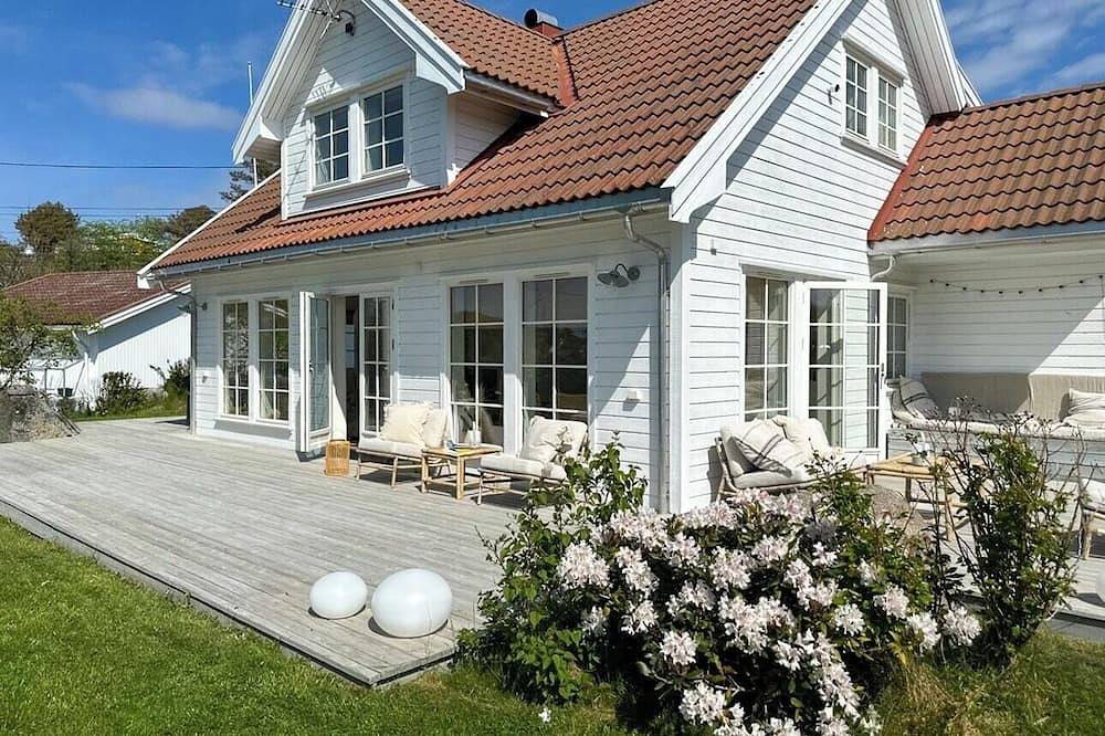 Ferienhaus mit Blumengarten und Veranda in Hvasser in Tjøme