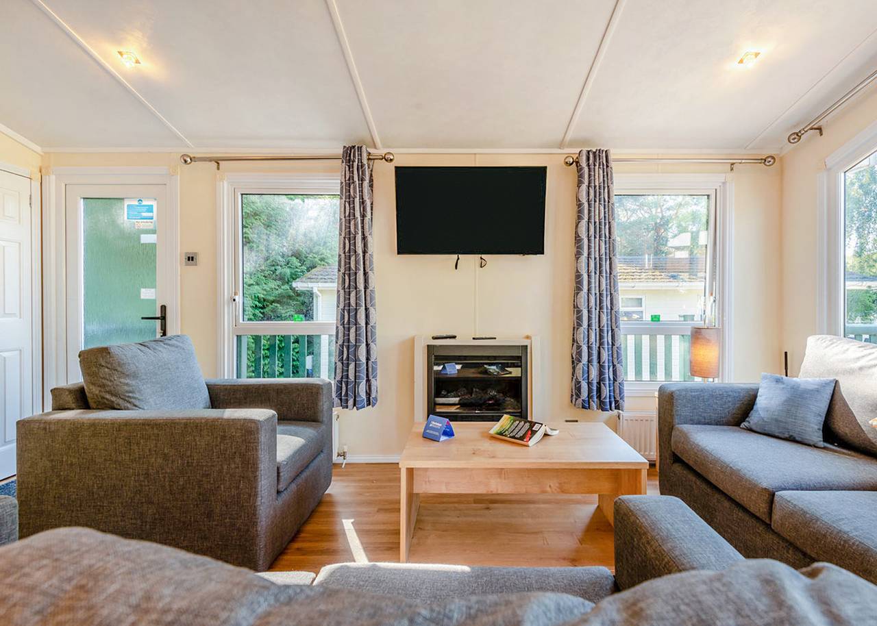 Superior 2, Slps 4, parking, ensuite, decking in Burgh Castle, Great Yarmouth