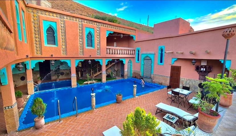 Alojamiento y desayuno para 4 personas, con vistas además de piscina y jardín - 1