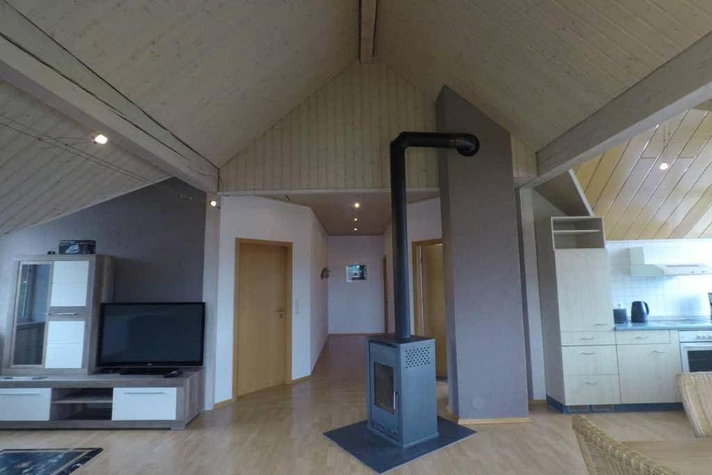 Ganze Wohnung, Ferienwohnung Leutkirch offen hell hoch schöne Aussicht in Reichenhofen, Leutkirch im Allgäu