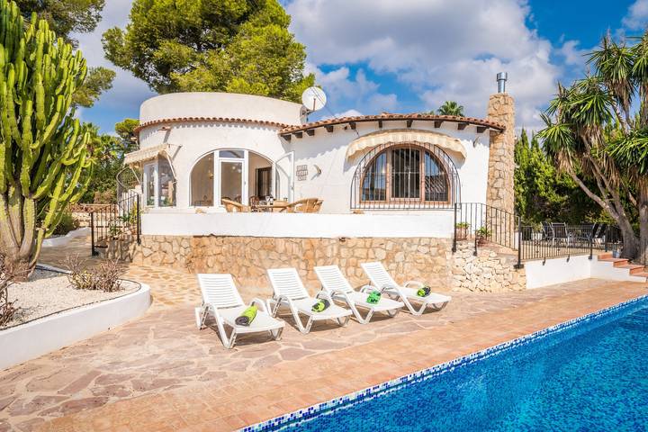 Villa "Hania" con vistas al mar, piscina comunitaria y Wi-Fi in Benisa, Costa Blanca