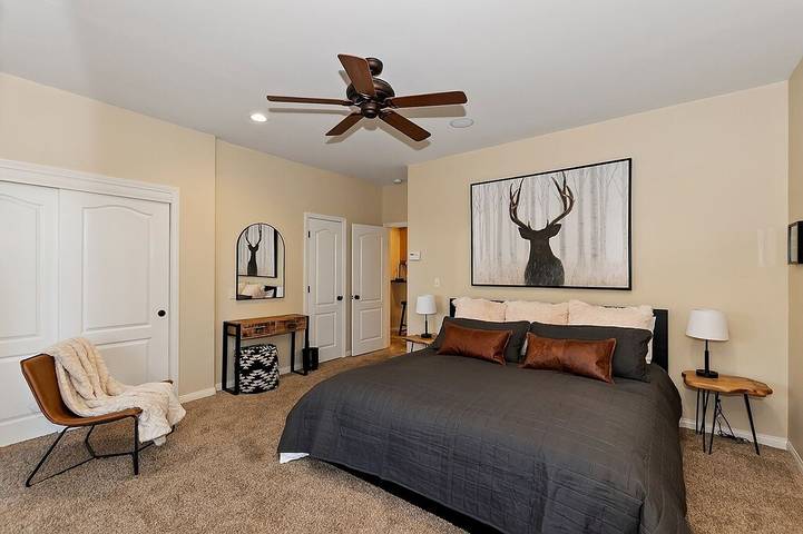 Glamping for 12 people, with hot tub and balcony in Big Bear Lake