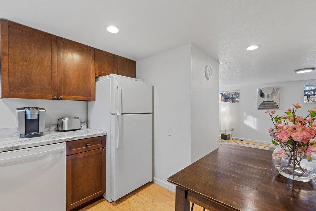 Ganze Wohnung, Good Vibes Sedona Ground Level Studio Retreat — Private Yard, Fire Pit, Bbq in Sedona, Oak Creek Canyon