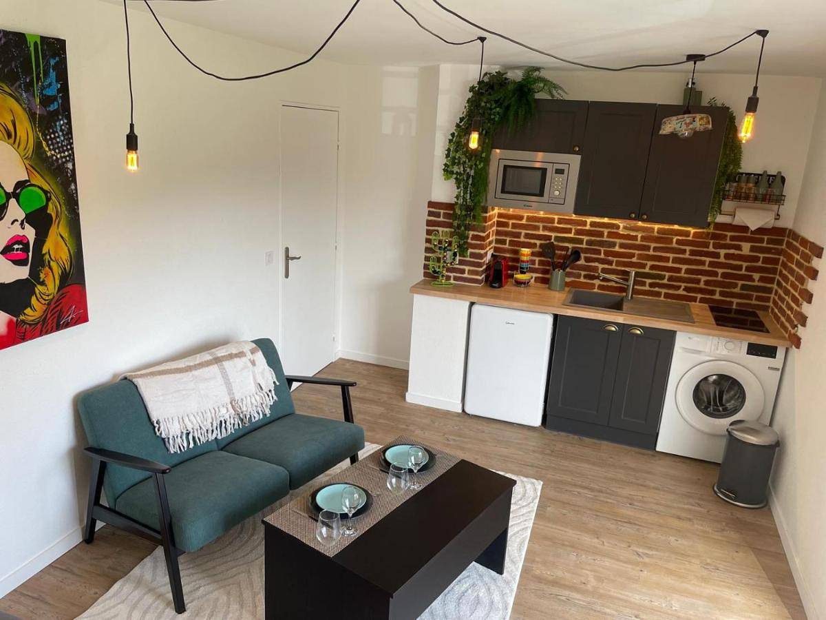 Appartement entier, One-Bedroom Apartment in Lisieux, Région de Lisieux