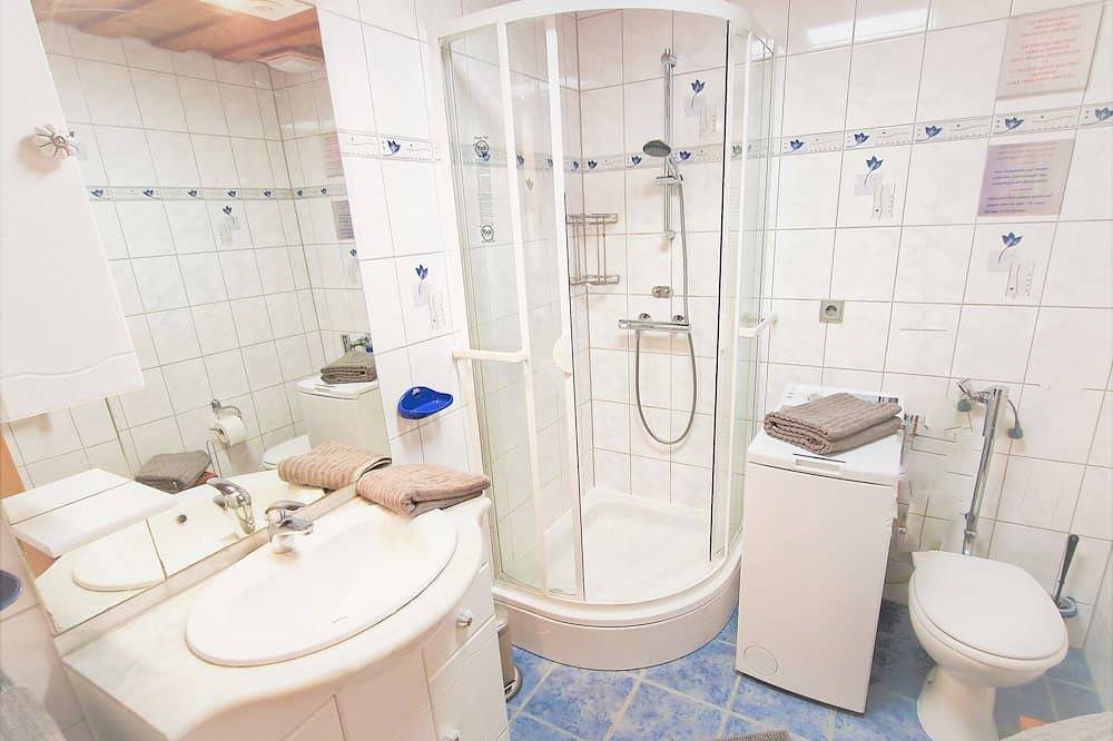 Bungalow direttamente sul lago, con propria barca in Neubäu, Roding