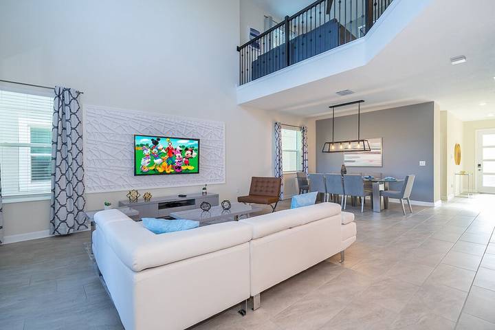 Vacation home for 15 people, with pool by Disney World