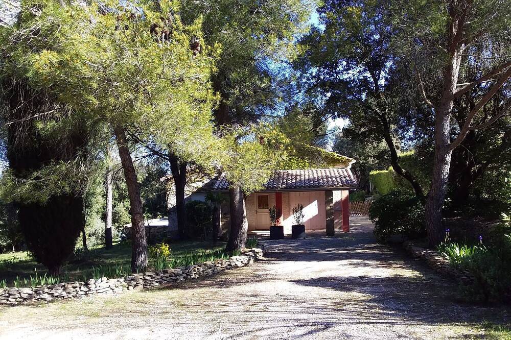 Havre de Paix au Soleil, Pétanque, Apéro et Dolce far Niente in Vénéjan, Nimes region