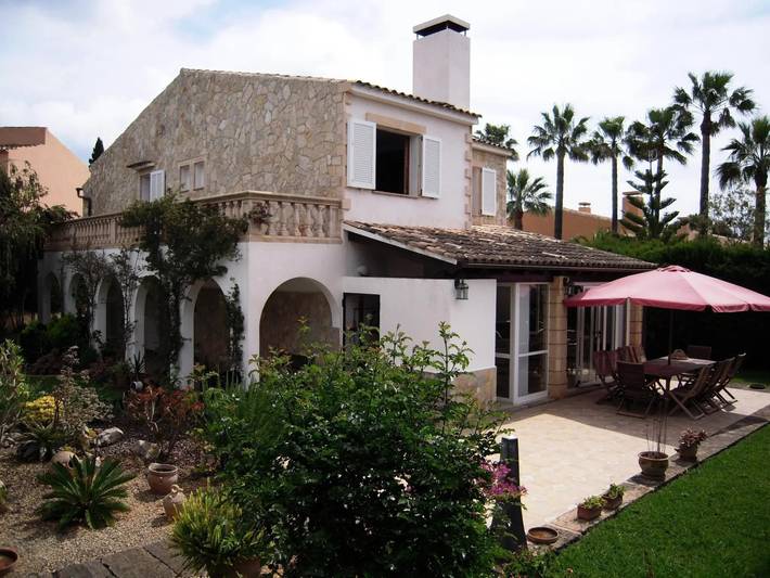 Ferienhaus für 8 Personen, mit Balkon und Terrasse sowie Garten und Pool in Sa Coma