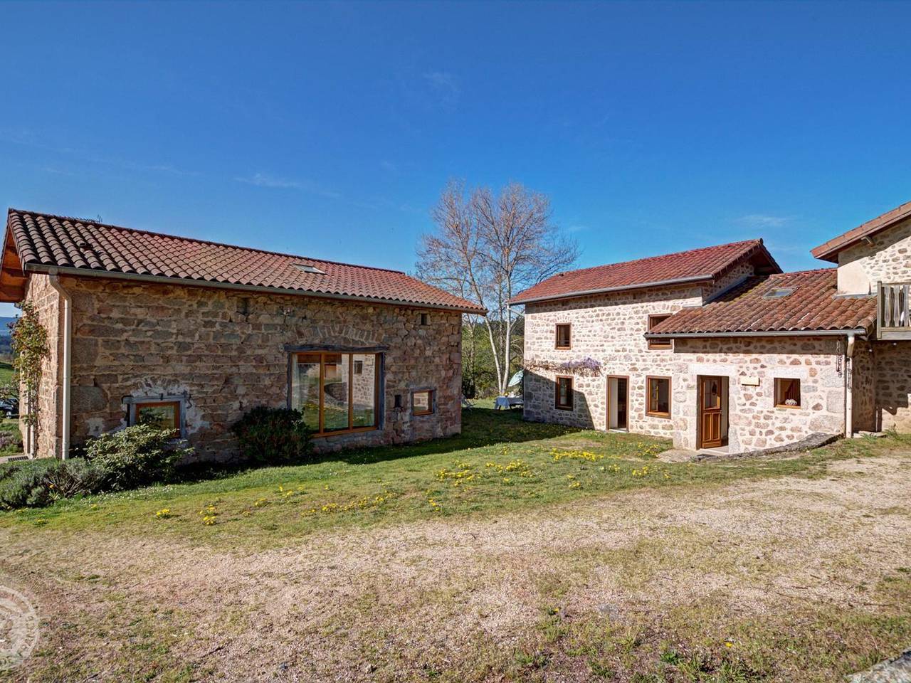 Encantadora casa para 10, naturaleza y confort con mascotas permitidas in Les Salles, Montbrison